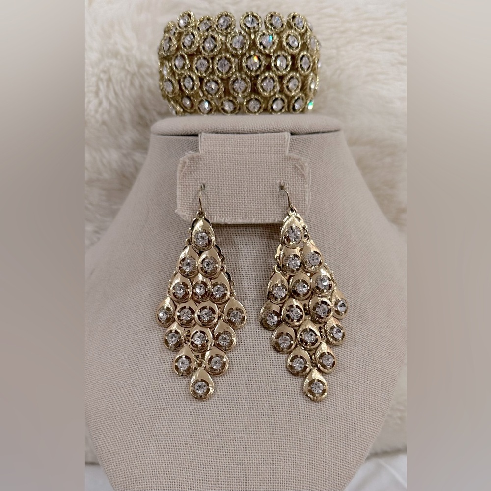 2 piece statement set: gold tone rhinestone stretch bracelet &  dangle earrings